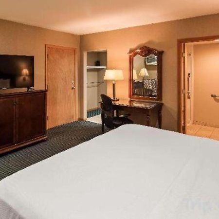 Best Western River Terrace Cheboygan Exterior foto
