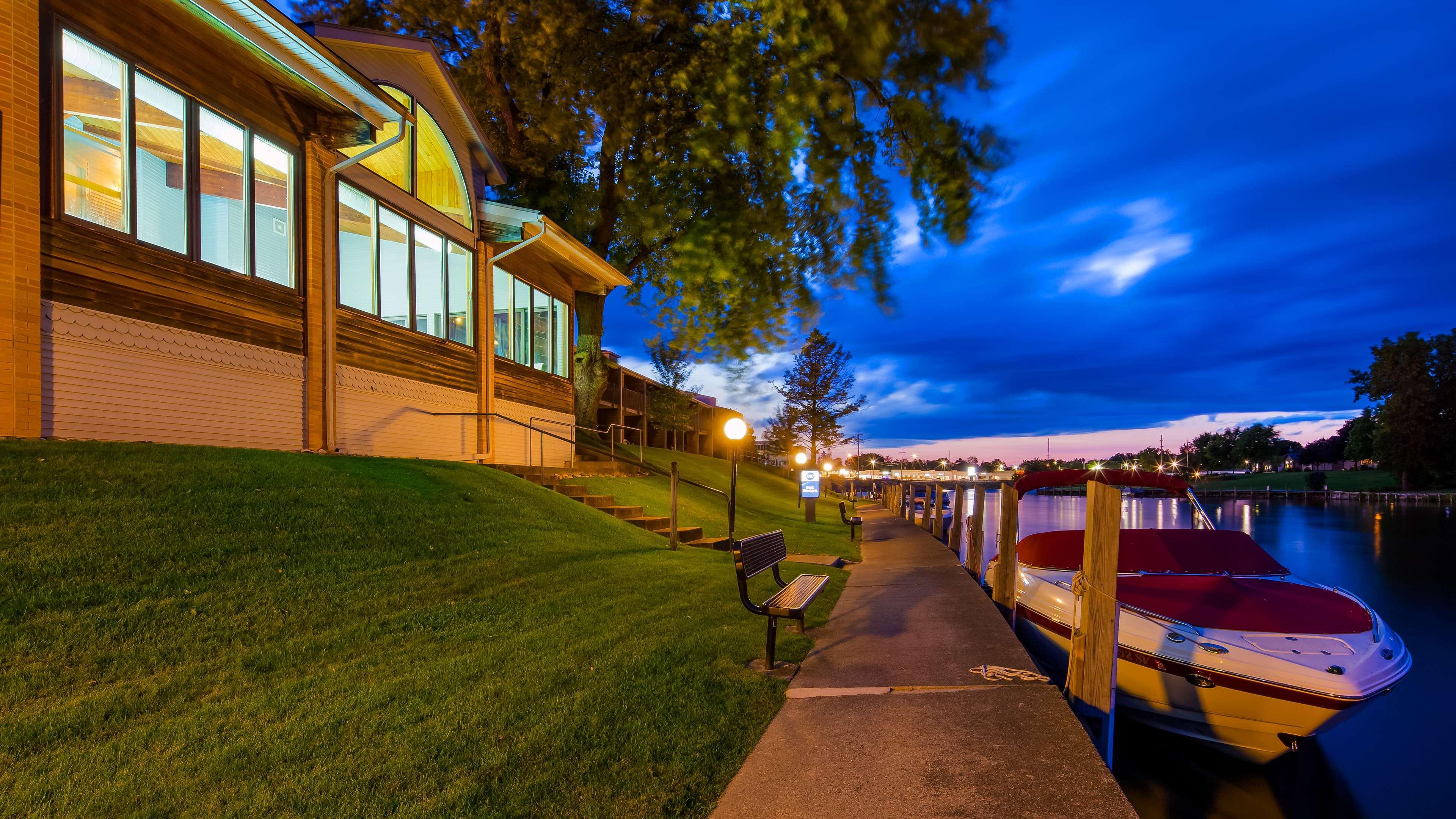 Best Western River Terrace Cheboygan Exterior foto