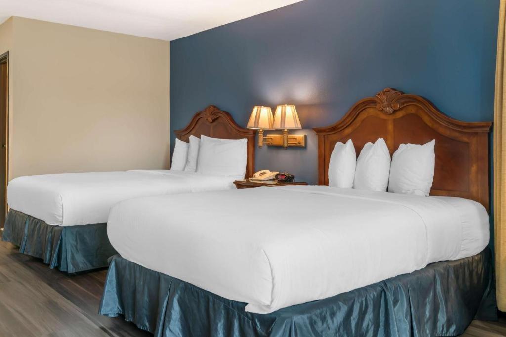 Best Western River Terrace Cheboygan Exterior foto