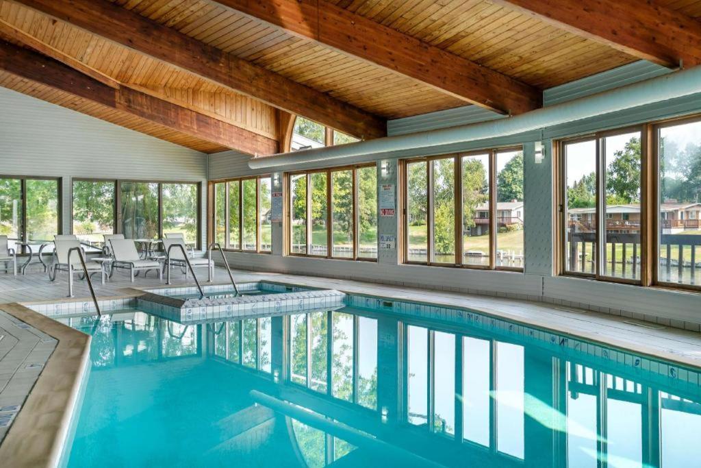 Best Western River Terrace Cheboygan Exterior foto