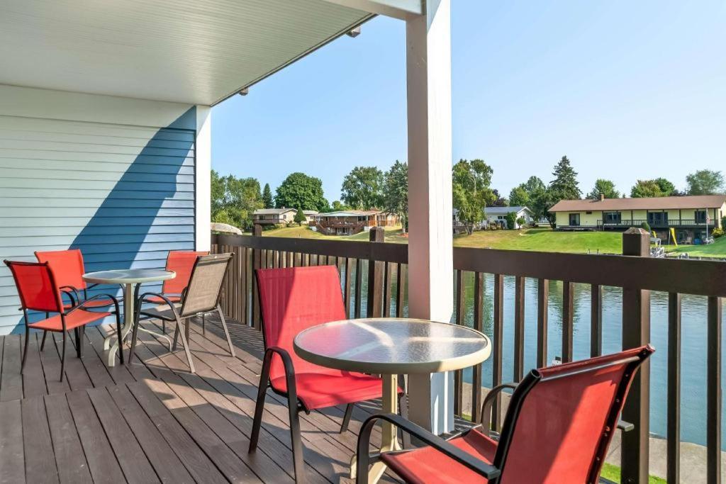 Best Western River Terrace Cheboygan Exterior foto