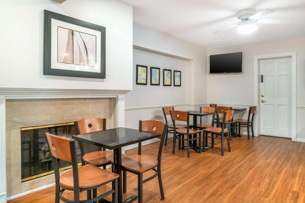 Best Western River Terrace Cheboygan Exterior foto