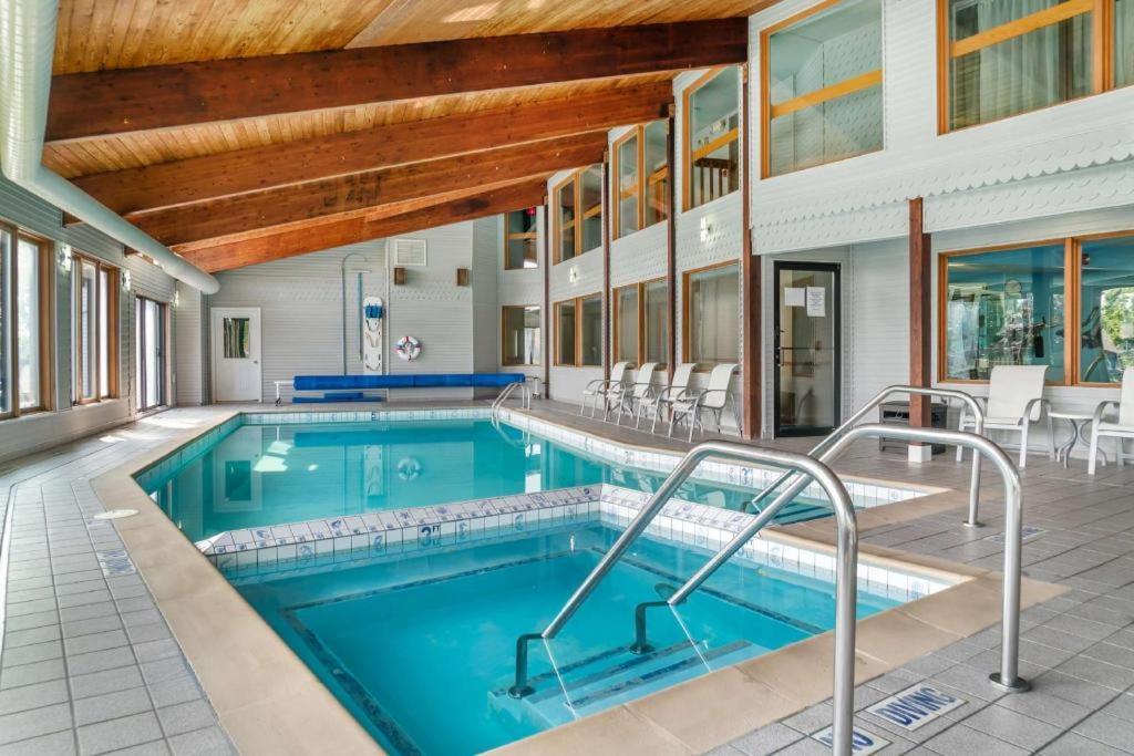 Best Western River Terrace Cheboygan Exterior foto